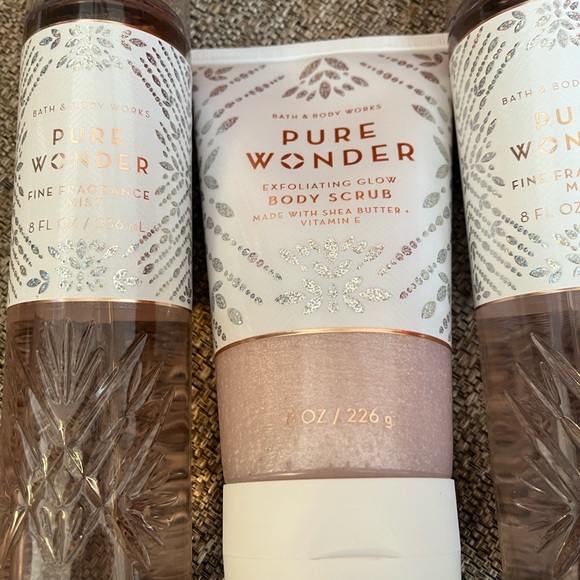❣️🆕Bath&Body Works 3PC Full Size Pure Wonder Bundle❣️ - Picture 2 of 3